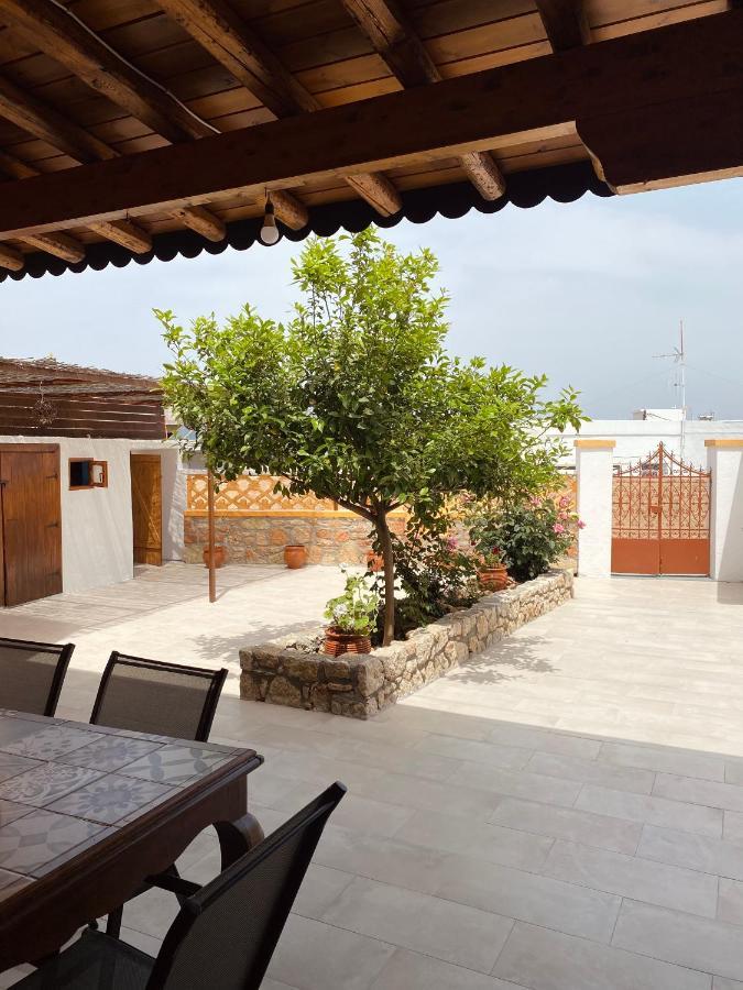 Archangelos Family House מראה חיצוני תמונה